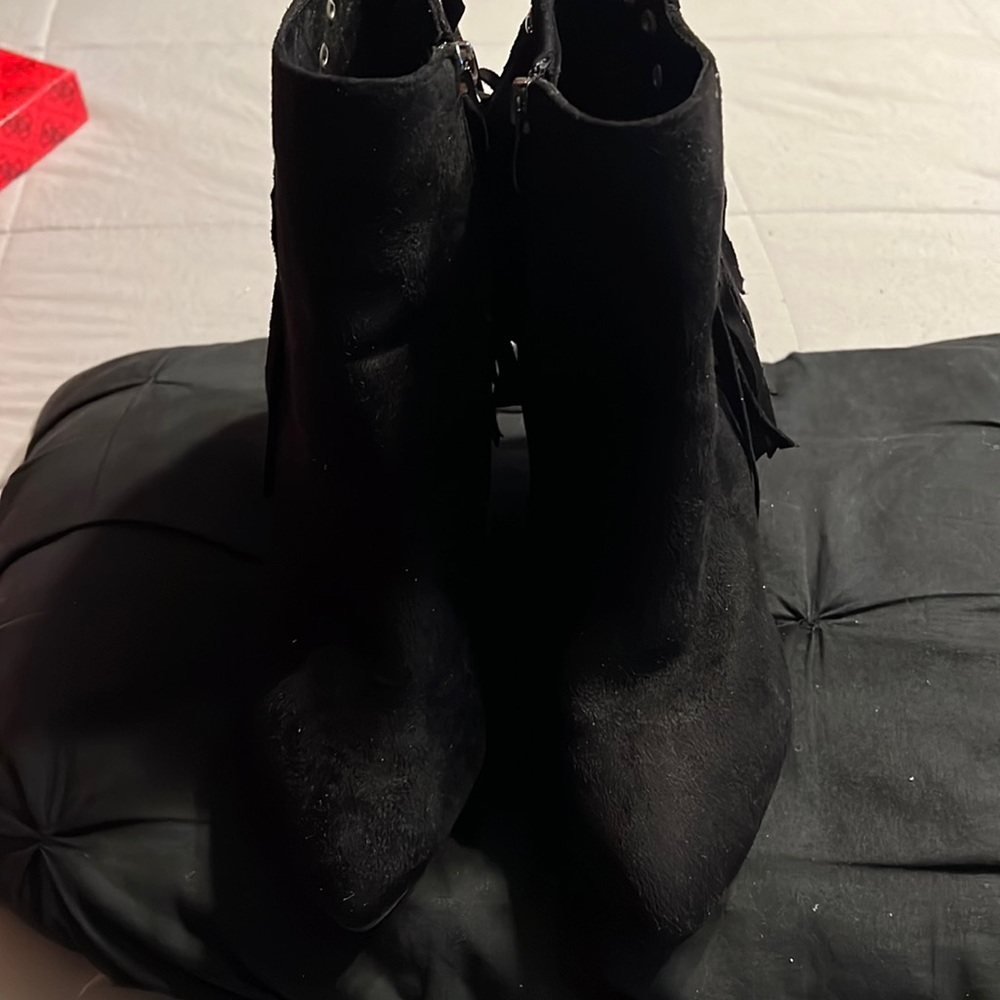 Black ankle boots size 37 (I believe that they are a size 6....worn only once